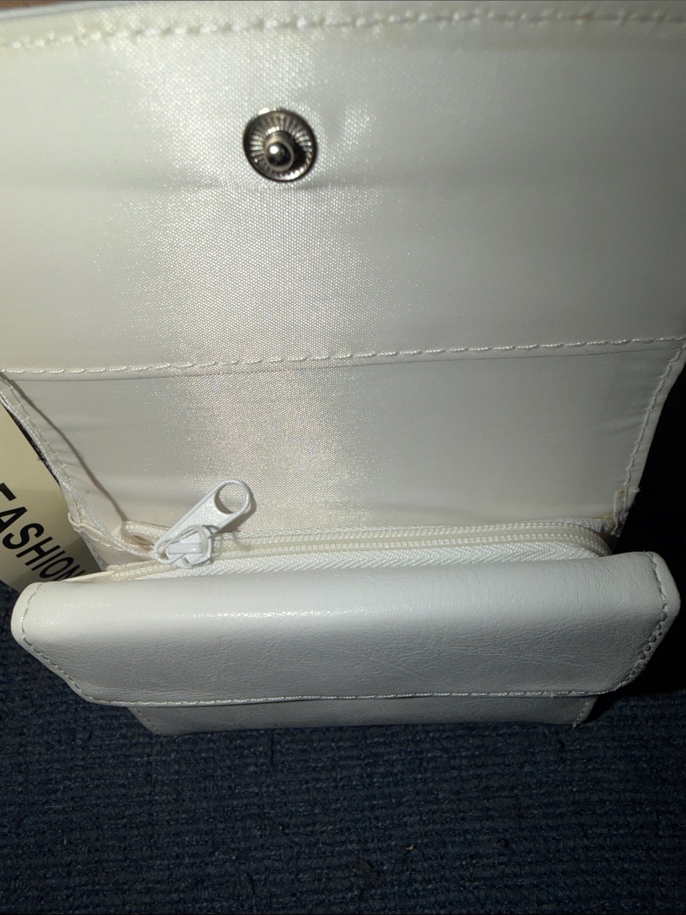 White Compact Trifold Wallet with Polished Accent - Picture 4 of 4